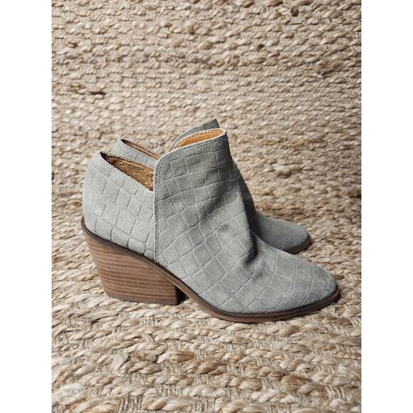 Lucky Brand Saucie Comfort Embossed Croc Suede Ankle Booties Size 8.5 NEW - Picture 4 of 11